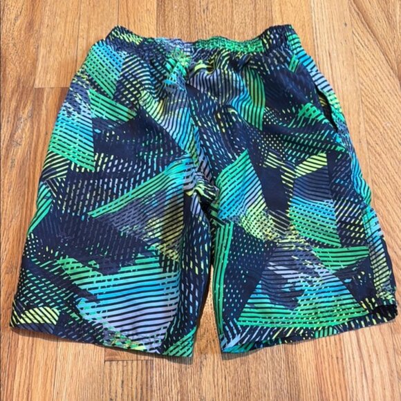 Under Armour Dynamic Pattern Shorts - Green and Blue Kids 10/12 - Picture 3 of 3